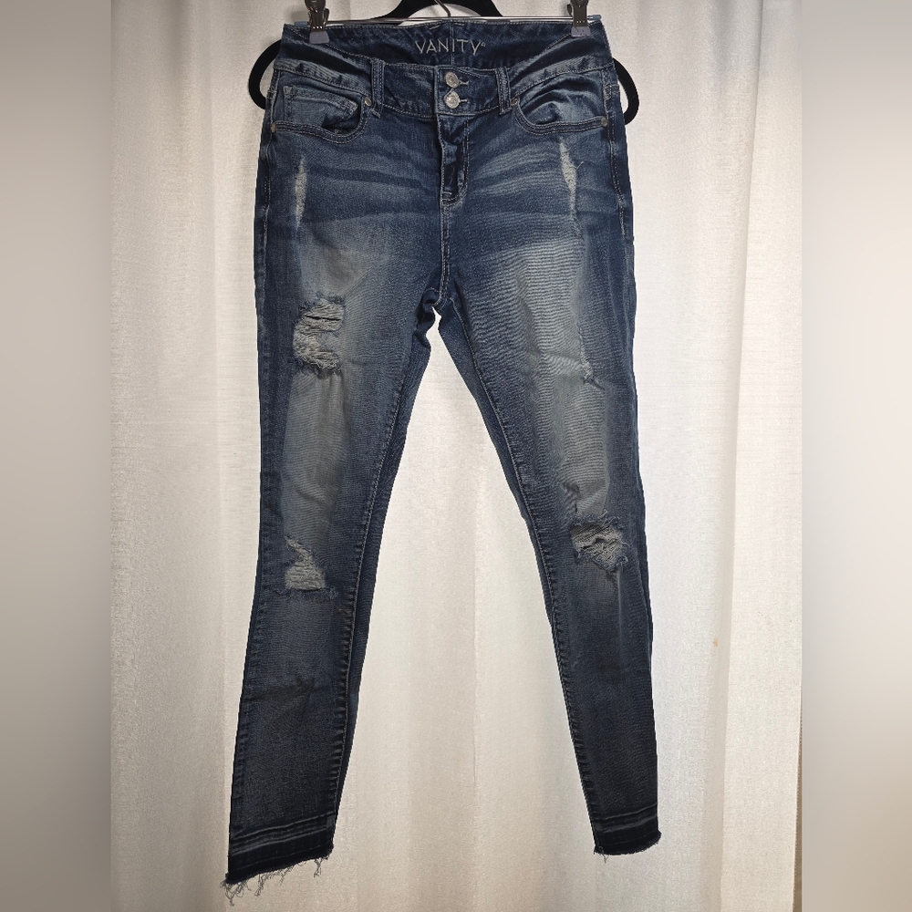 28 Vanity Stylish Blue Distressed Women Jeans